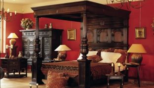 dark-victorian-master-bedroom-exquisite-design-sensational-traditional-bedroom-furniture-victorian-bedroom-canopy-bed-312x178